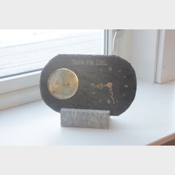 Skifer Barometer og klokke p� kleberstett