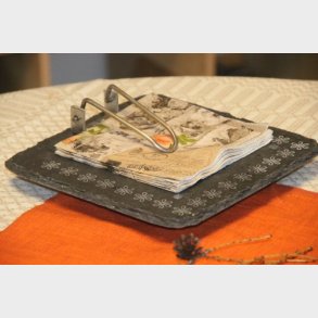 Serviettholder med stldetaljer