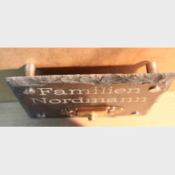 Skilt med ringeknapp