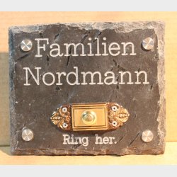 Skilt med ringeknapp